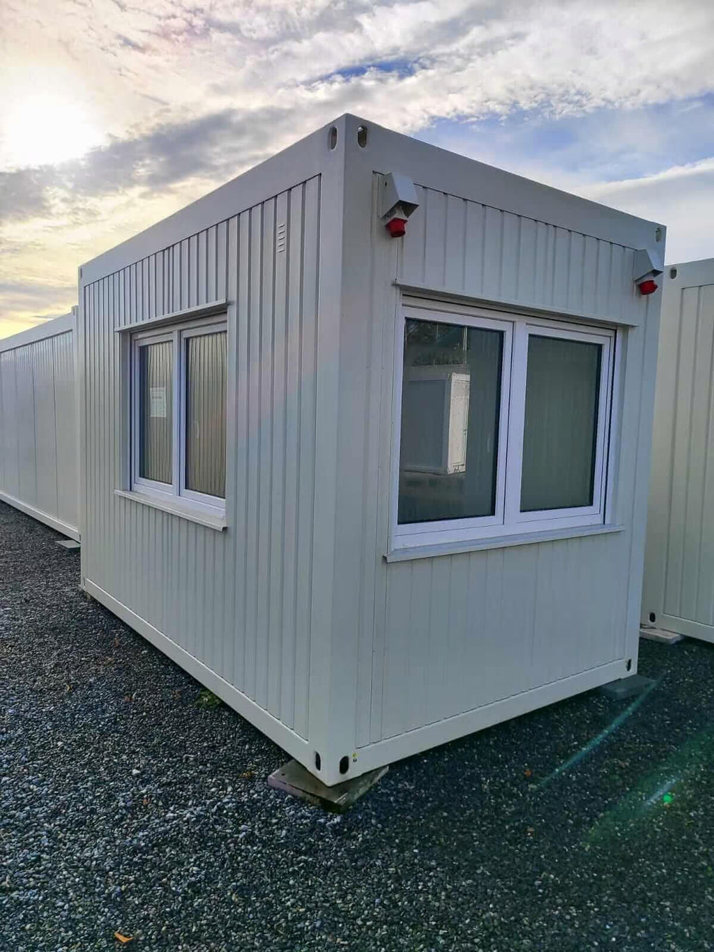 SOFORT VERFÜGBAR - Einzelcontainer mit 2 Fenstern 10 2