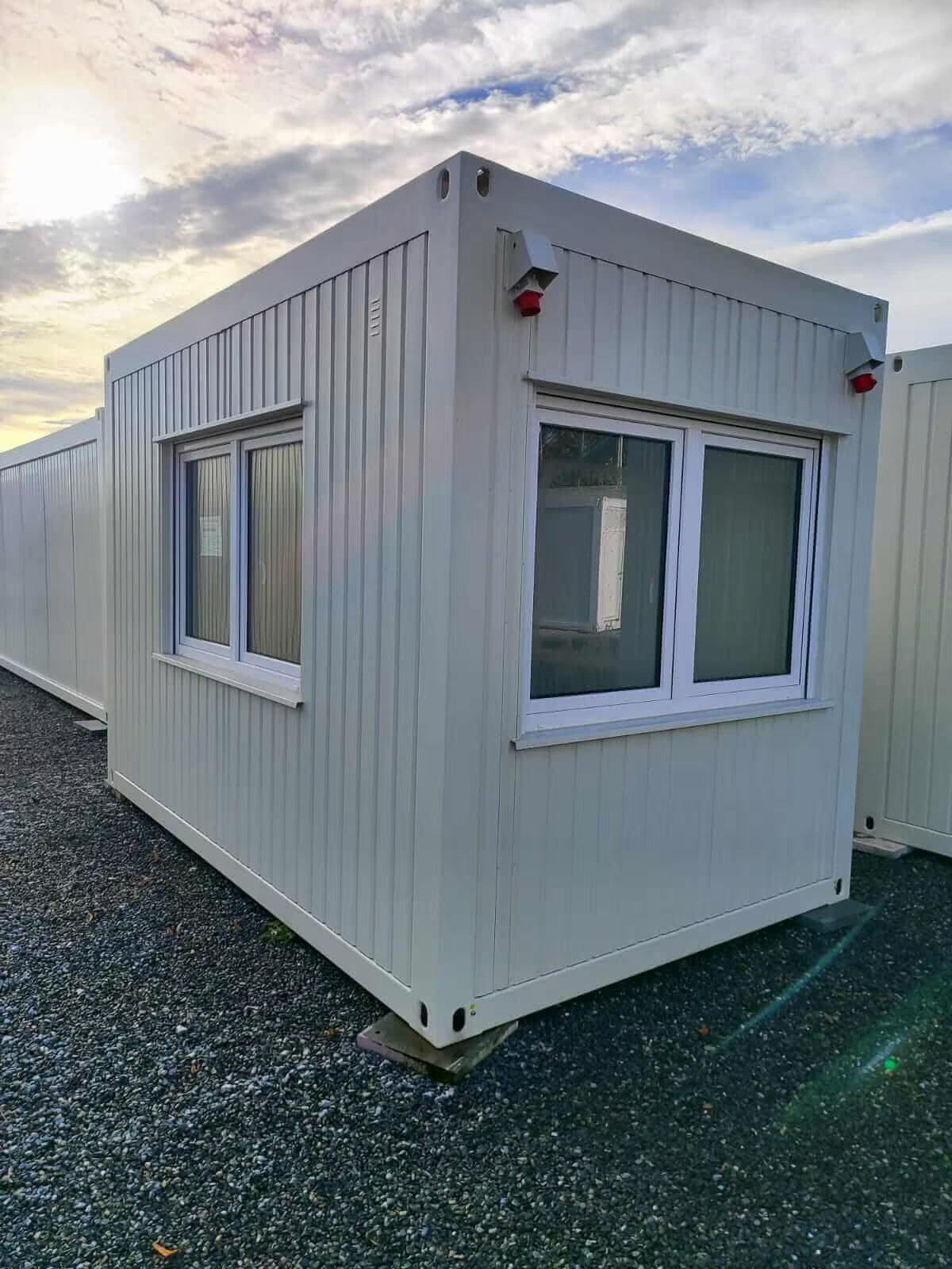 SOFORT VERFÜGBAR - Einzelcontainer mit 2 Fenstern 10 2