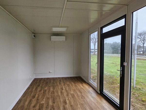 Verkaufspavillon mit bodentiefen Fenstern 18 RAL 7016 7