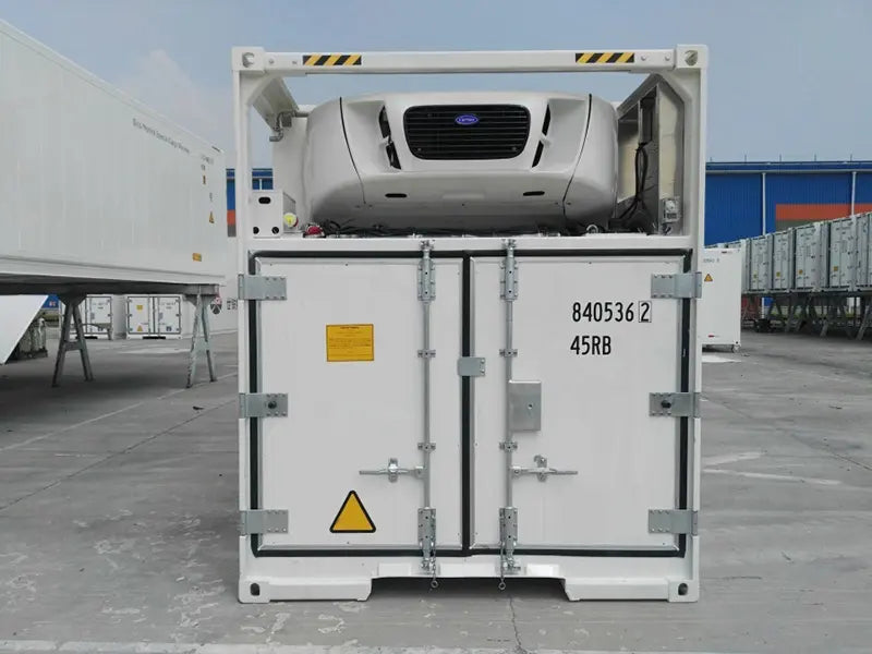 Neuer 40-Fuß-High-Cube- und 45-Fuß-"Belt and Road"-Kühlcontainer für den Schienenverkehr.